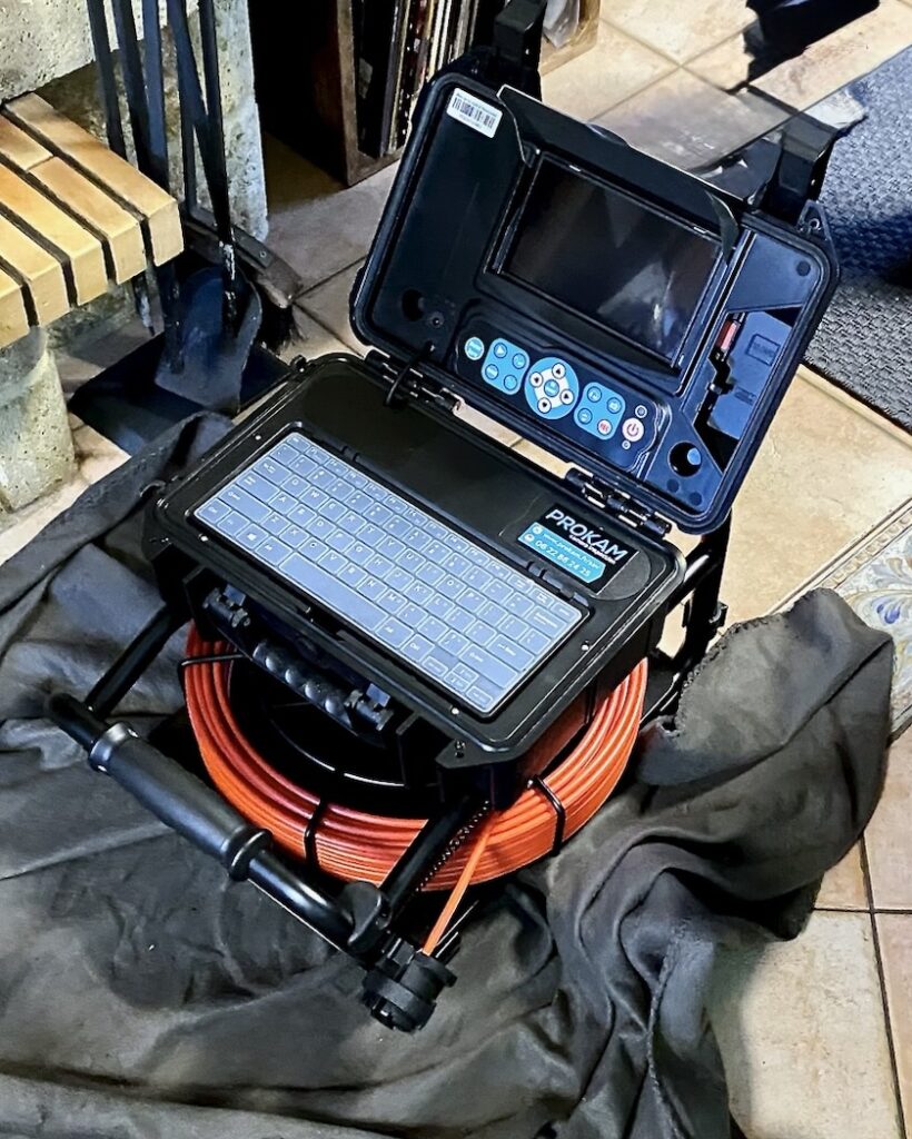 Ramonage Chelles - Inspection par caméra d’un conduit de cheminée pour détecter d’éventuels bouchons ou fissures.